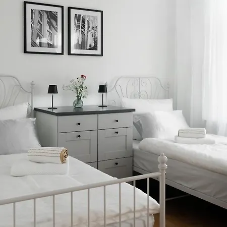 Deluxe With Balcony Near Stadium & Apartment *